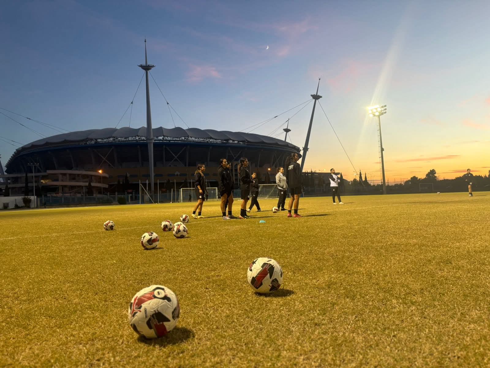 مران منتخب الكرة النسائية