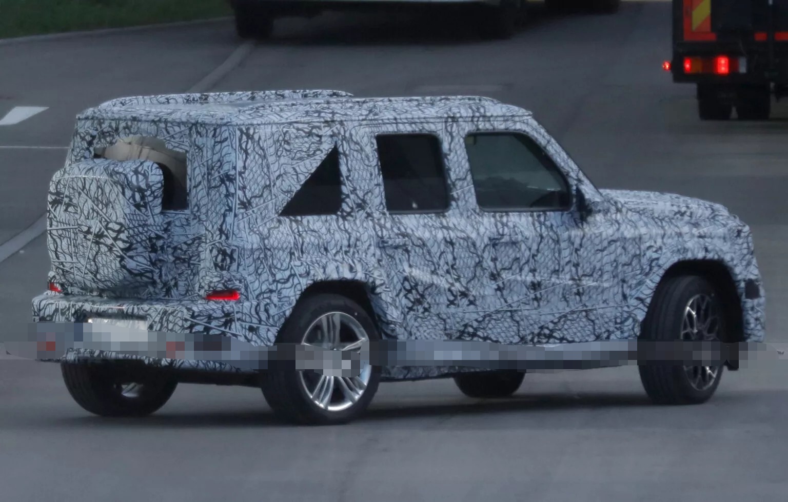 صورتين مسربين لمرسيدس G Class الكهربائية صغيرة الحجم