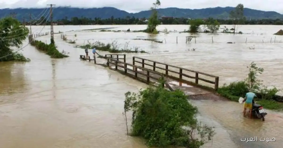 ضحايا الفيضانات في فيتنام بيوصلوا لـ 90 شخص