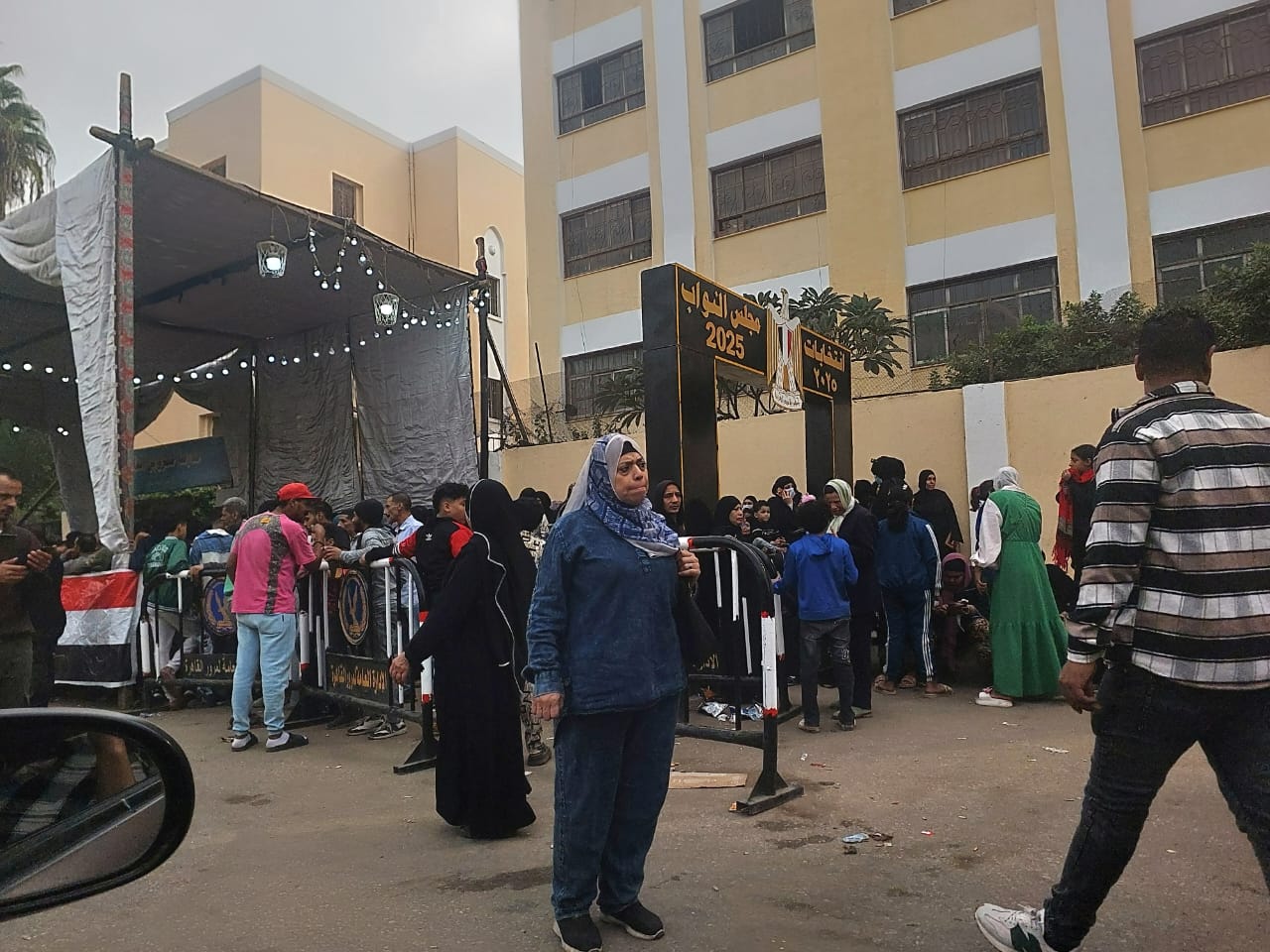 طوابير من الستات.. زيادة الإقبال على لجان الانتخابات في عين الصيرة بالقاهرة 3 طوابير من الستات زيادة الإقبال على لجان الانتخابات في عين