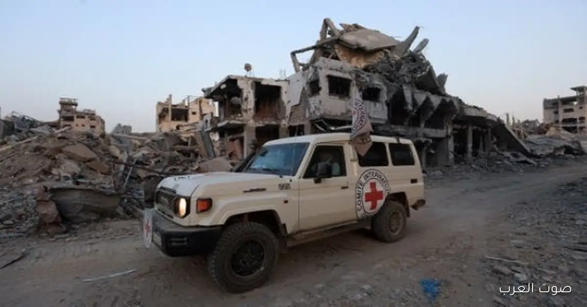 طواقم الصليب الأحمر تدخل حي السلطان وإسرائيل ترجع جثامين 15 شهيد