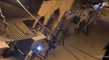 طيران الاحتلال يقصف غزة وقوات إسرائيلية تدخل مناطق في الضفة