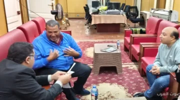 عامل يشكو من عدم صرف الحد الأدنى للأجور في شغله