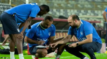 عبد الرؤوف بيحضر لاعبي الزمالك لمواجهة كايزر تشيفز بمحاضرة فنية