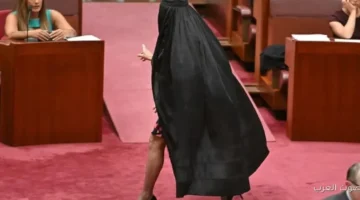 عضوة في اليمين المتطرف بتتعرض لانتقادات بعد ما لبست البرقع