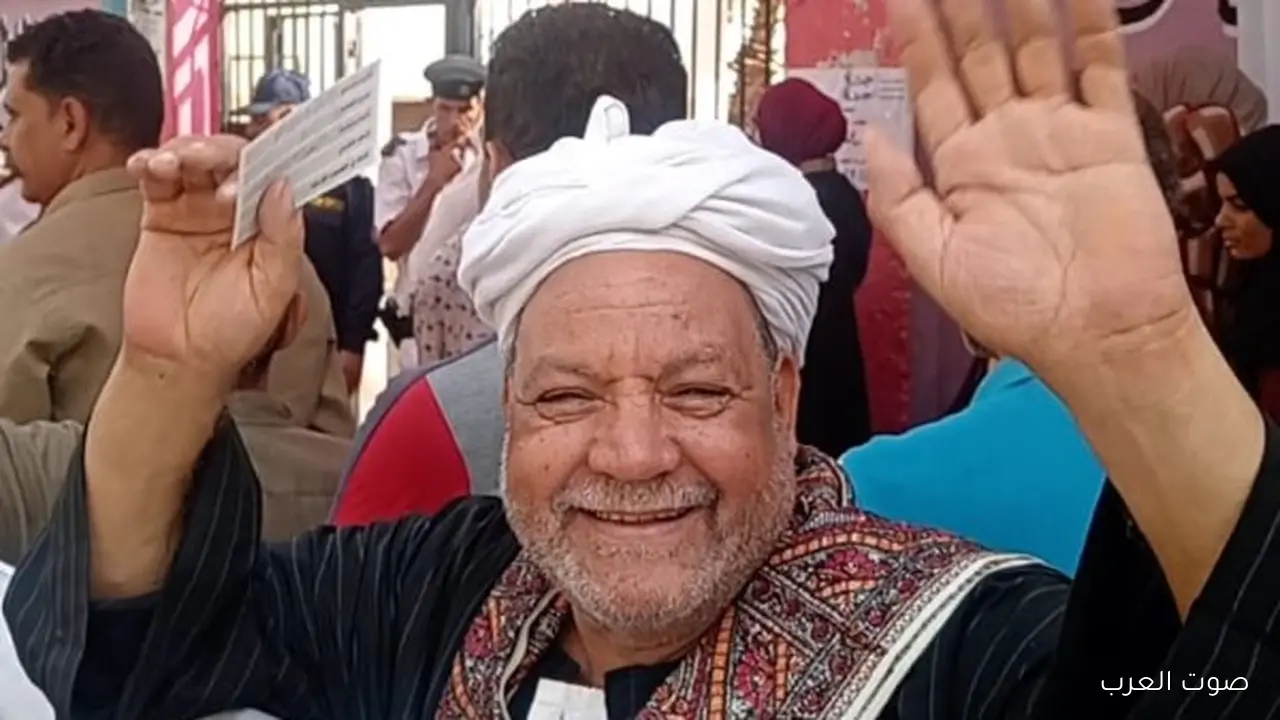 علي أنغام تسلم الأيادي مسن يهتف تحيا مصر قبل ما