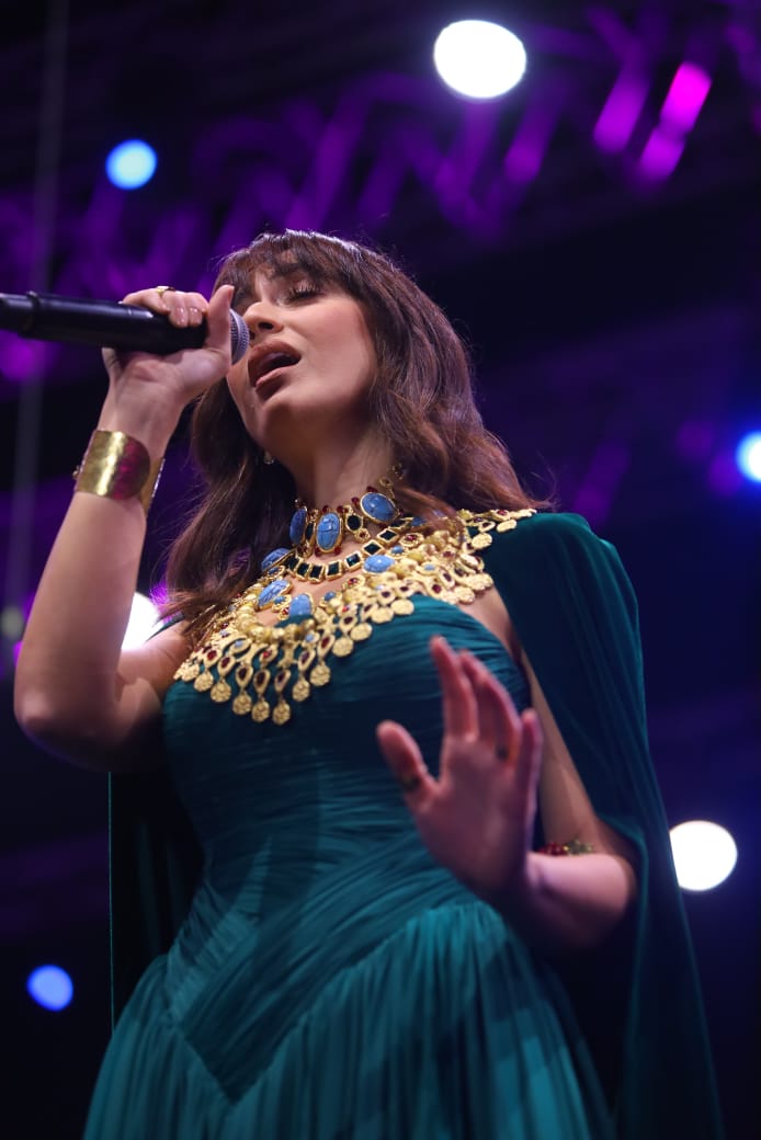 فايا يونان وعبير نعمة يشعلوا مهرجان صدى الأهرامات بليلة عربية