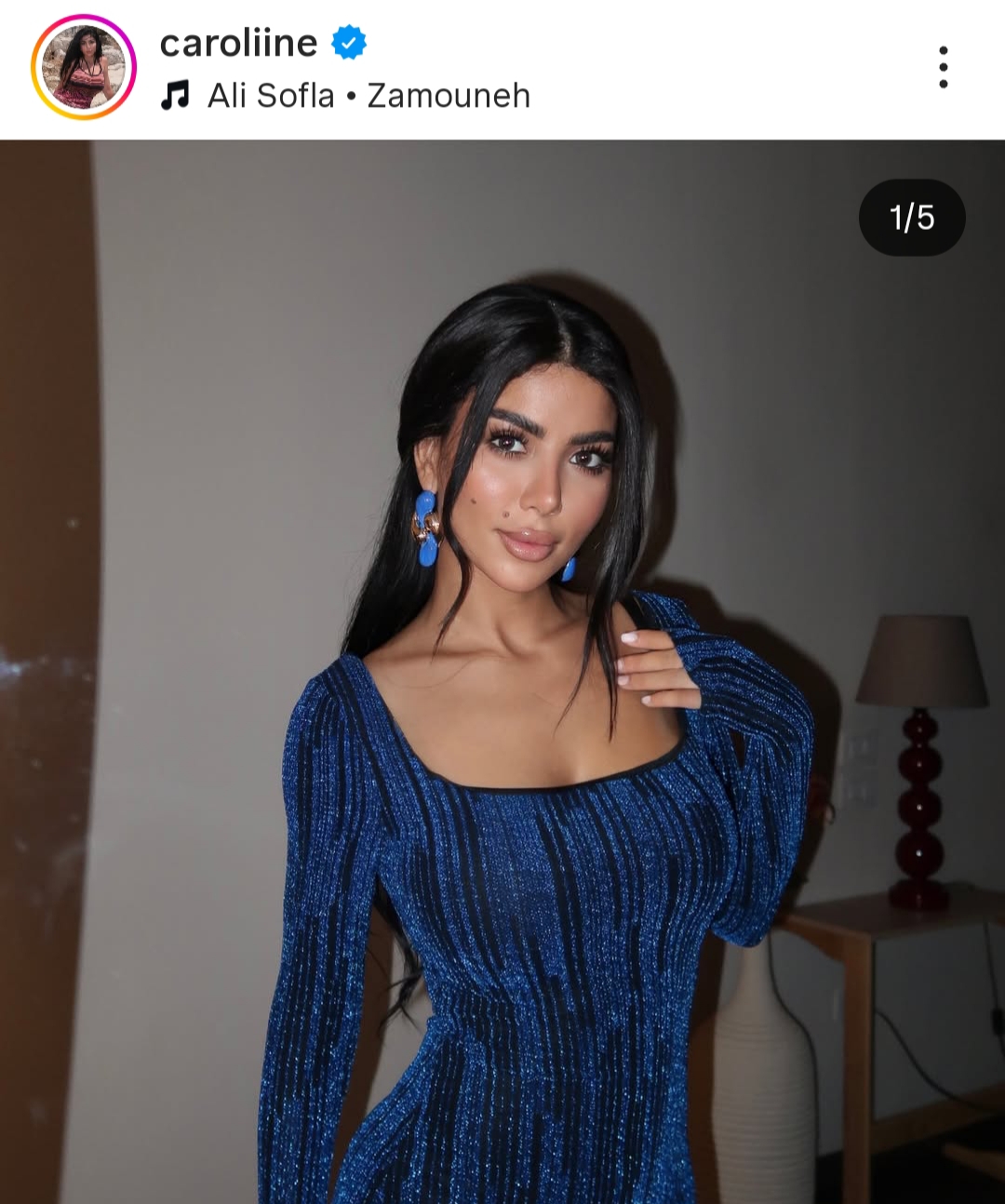 كارولين عزمي بتخطف الأنظار بفستان ضيق على إنستجرام