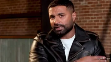 كريم فهمي يعزي محمد رمضان في وفاة والده