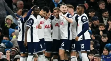 كولو مواني يقود هجوم توتنهام ضد مانشستر يونايتد في الدوري