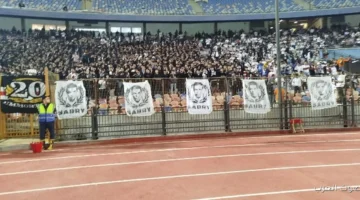 لاعبو الزمالك يحتفلوا مع الجماهير ويكرموا الراحل محمد صبري قبل