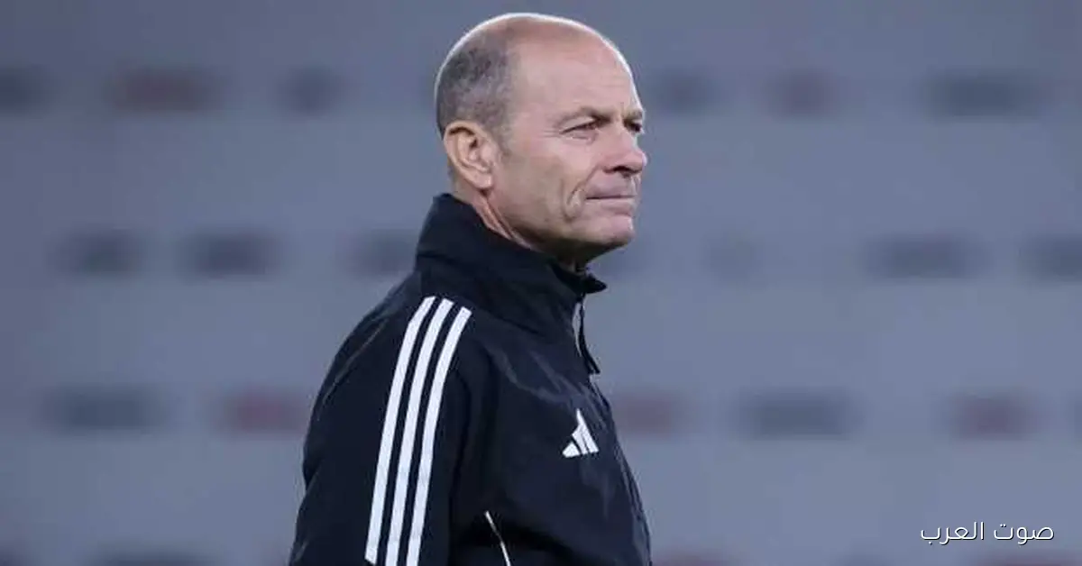 محاضرة فنية للاعبي الأهلي قبل ما ينطلقوا لملعب مولاي الحسن