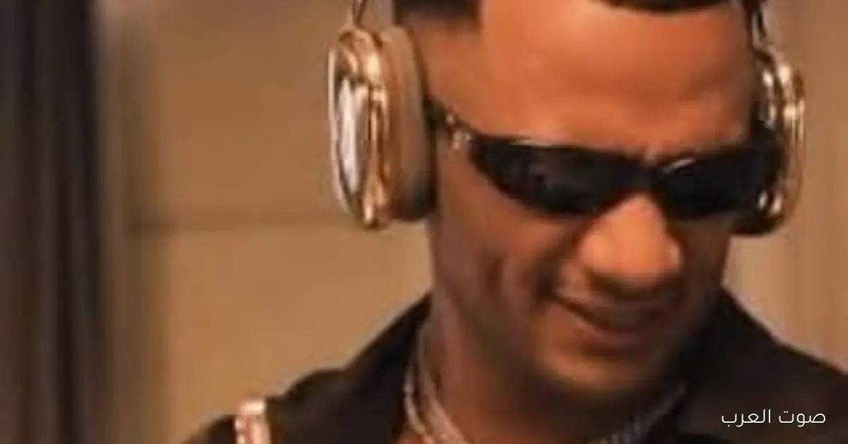 محمد رمضان يثير الجدل بهدية مميزة: سماعة وهاتف ذهب عيار 24