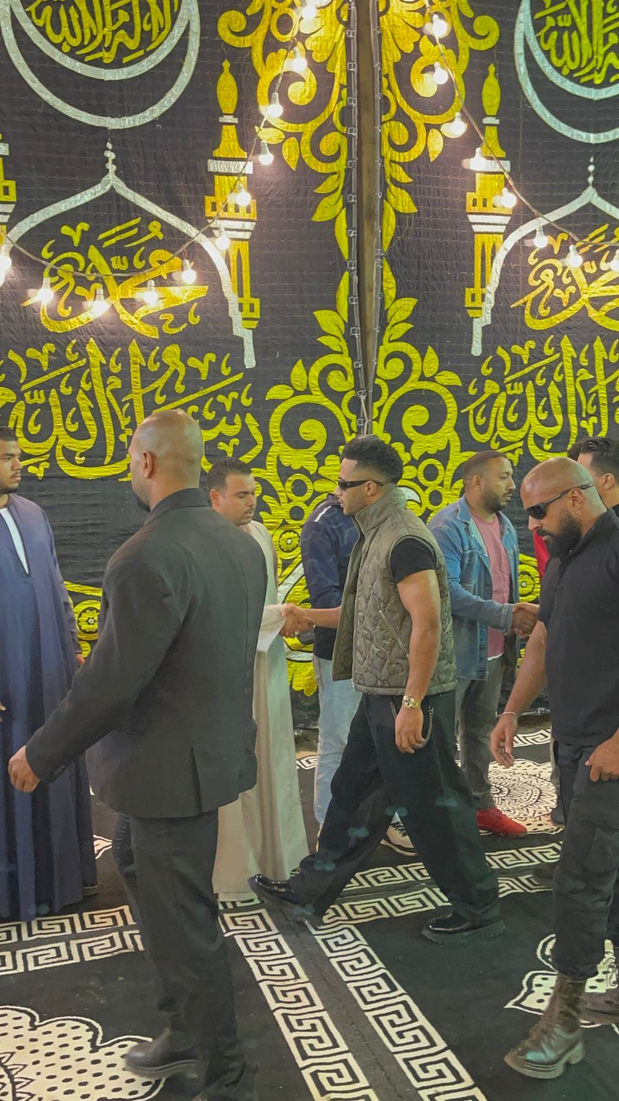 محمد رمضان يعزي في وفاة إسماعيل الليثي صور