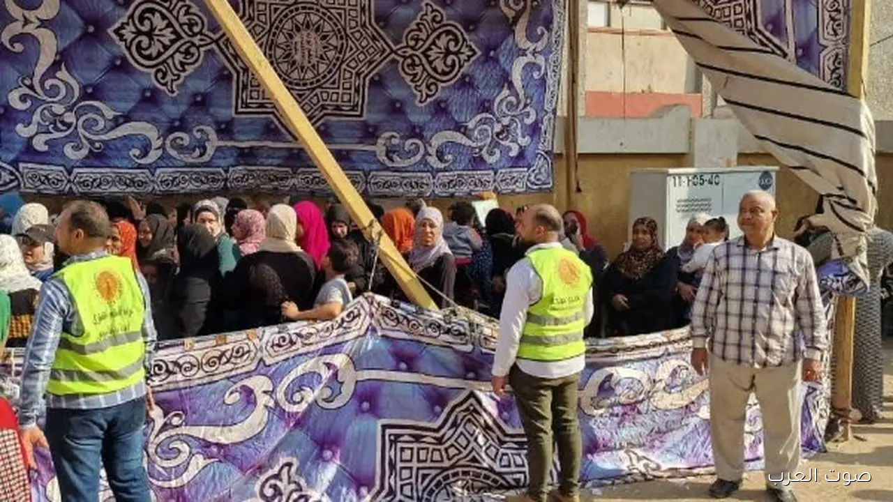 مدير أمن سوهاج يزور لجان الانتخابات في طهطا لمتابعة سير