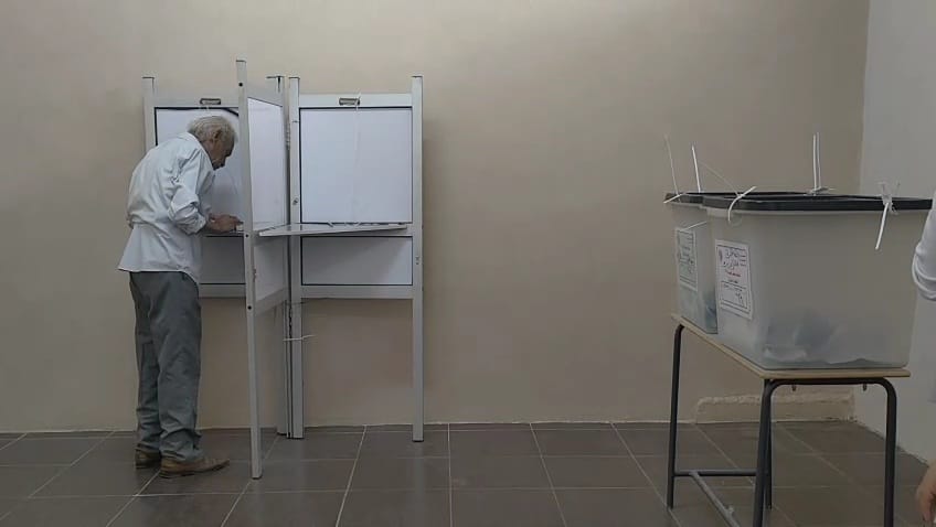 مراقبون وجود الشباب يسهّل عملية التصويت في اللجان الانتخابية