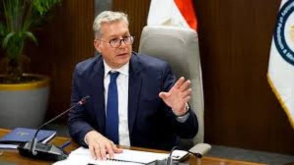 مصر وبريطانيا يتفقوا على التعاون في البترول والتعدين