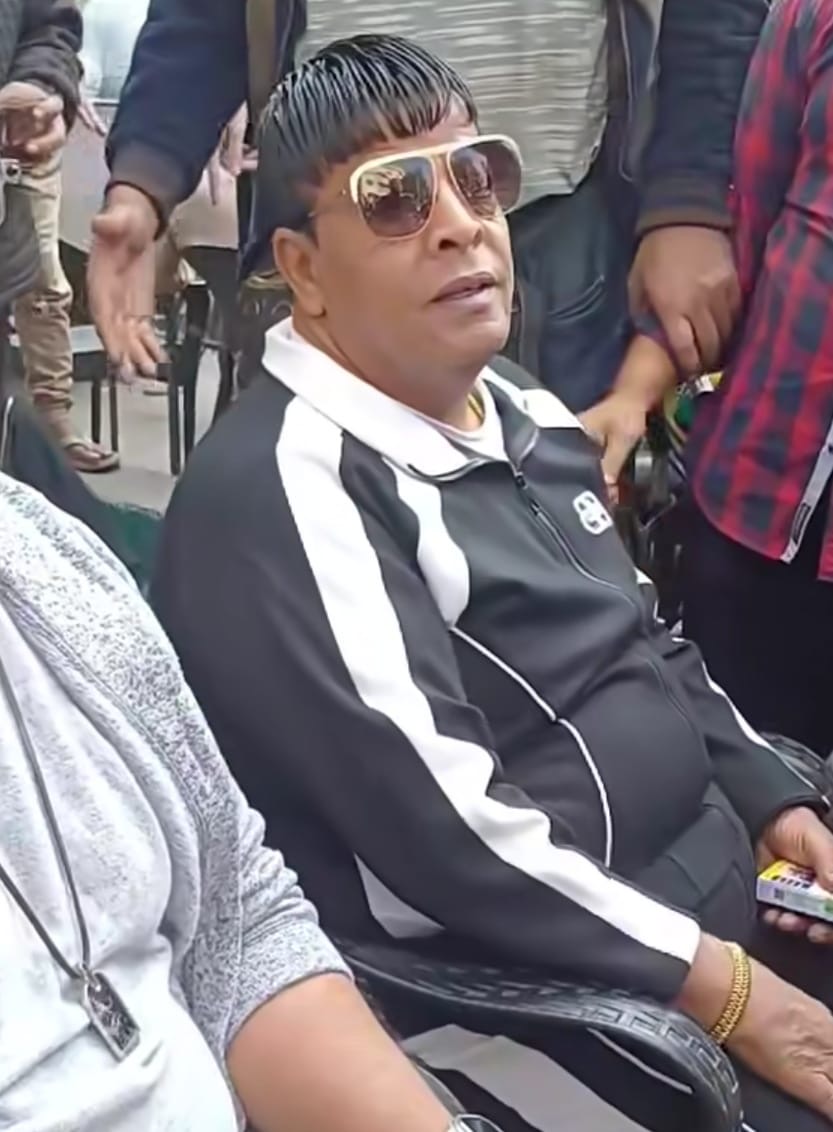 مصطفى كامل وسعد الصغير وعبد الباسط حمودة يحضروا جنازة إسماعيل