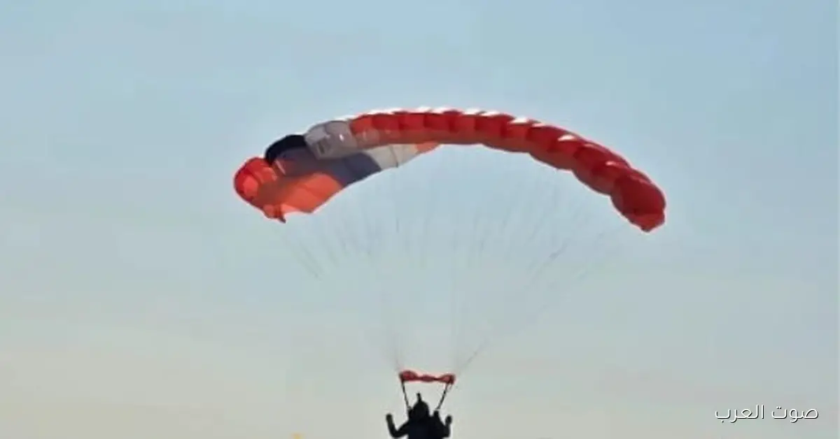 مهرجان عالمي للباراموتور والقفز بالمظلات يبدأ من أهرامات الجيزة