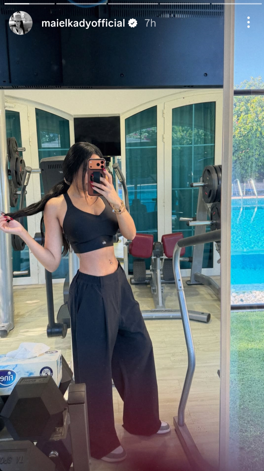 مي القاضي بتعمل ضجة بإطلالة جريئة