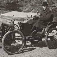 مين هو إميل ليفاسور اللي ساهم في تطوير جير السيارات؟