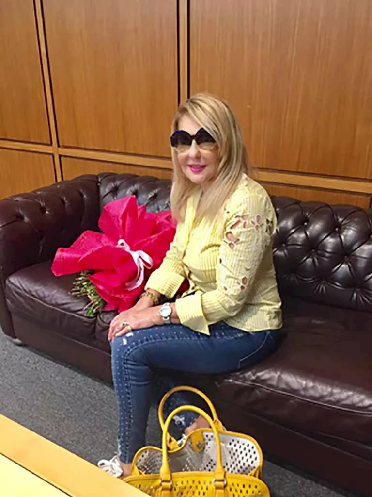 نادية الجندي بتظهر بشكل شبابي ومميز في أحدث إطلالة لها