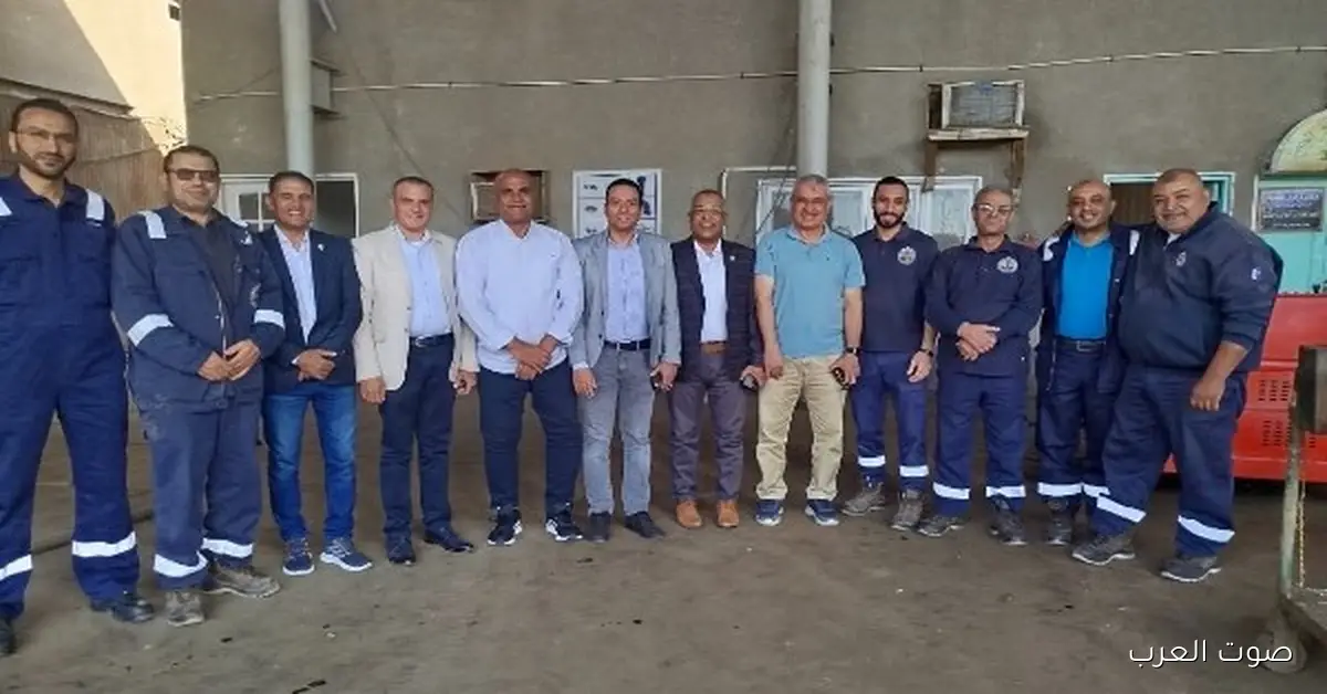 نقيب البترول يزور العاملين في أبو رديس ويتفقد مواقع الشغل