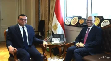 وزير الإسكان ووزير العمل يتناقشوا في تقوية التعاون في مواضيع