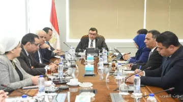 وزير الإسكان يتابع شروط وضوابط الإعلانات على الطرق العامة والمحاور