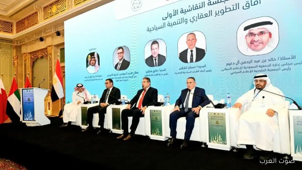 وزير الإسكان يحضر جلسة نقاش عن مستقبل التطوير العقاري والسياحة