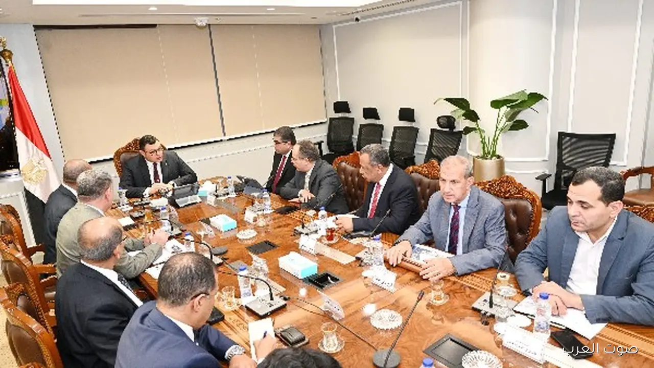 وزير الإسكان يراجع آخر أخبار مشروعات المقاولون العرب في إطار