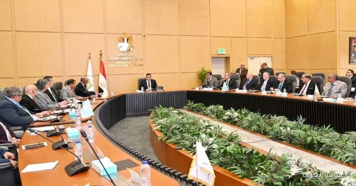 وزير الإسكان يعلن خطة جديدة لتحسين شركات مياه الشرب والصرف الصحي