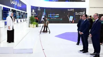 وزير الاتصالات جذب 15 شركة لتصنيع الموبايلات وإكسسواراتها في مصر