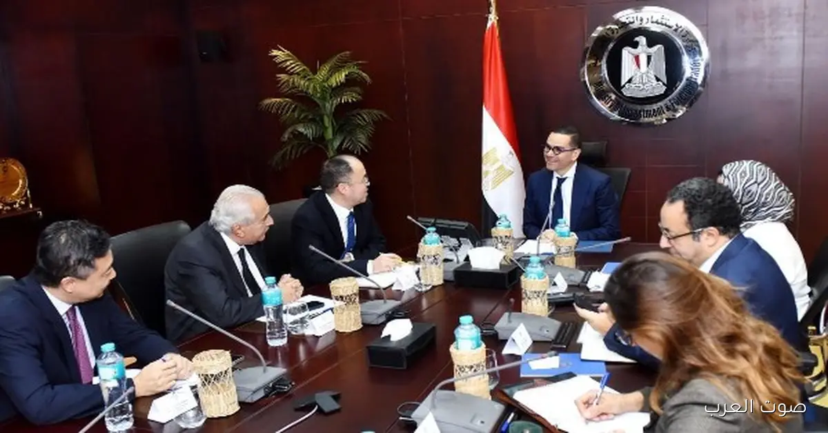 وزير الاستثمار يتفاوض مع أكبر شركة صينية لإطارات لزيادة استثماراتها في مصر بـ400 مليون دولار