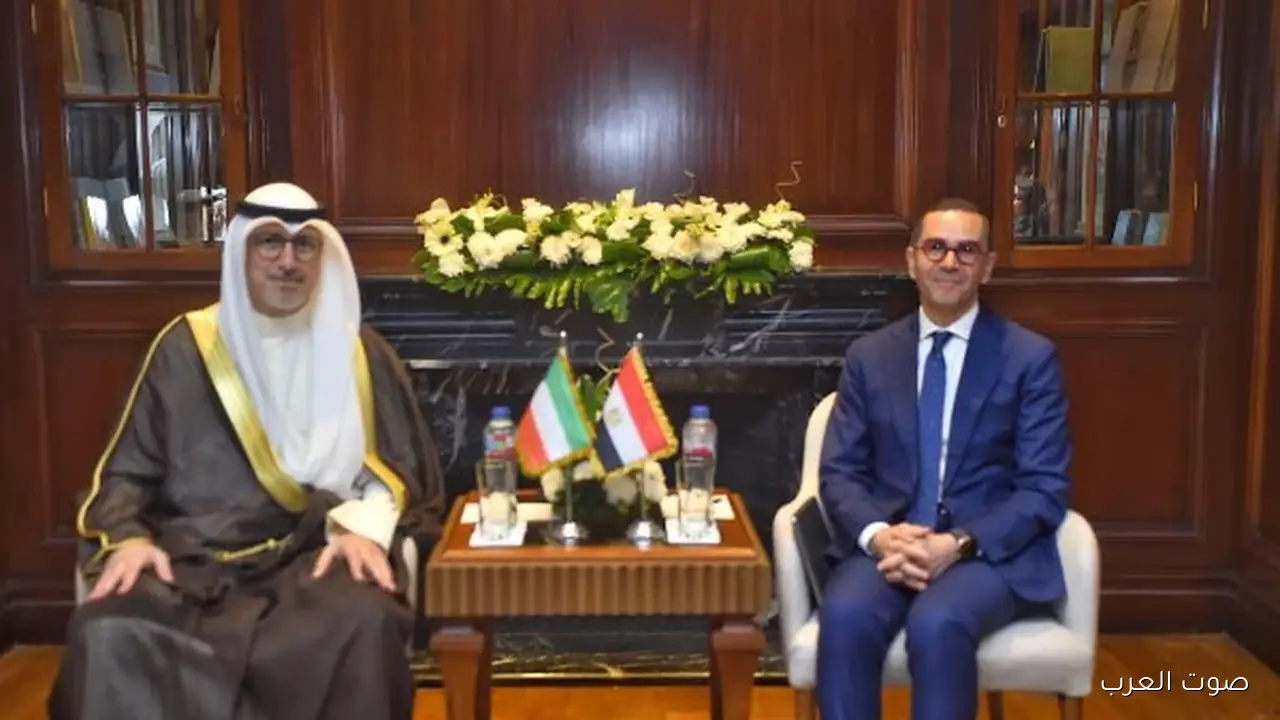 وزير الاستثمار يتكلم مع وزير التجارة والصناعة الكويتي عن زيادة