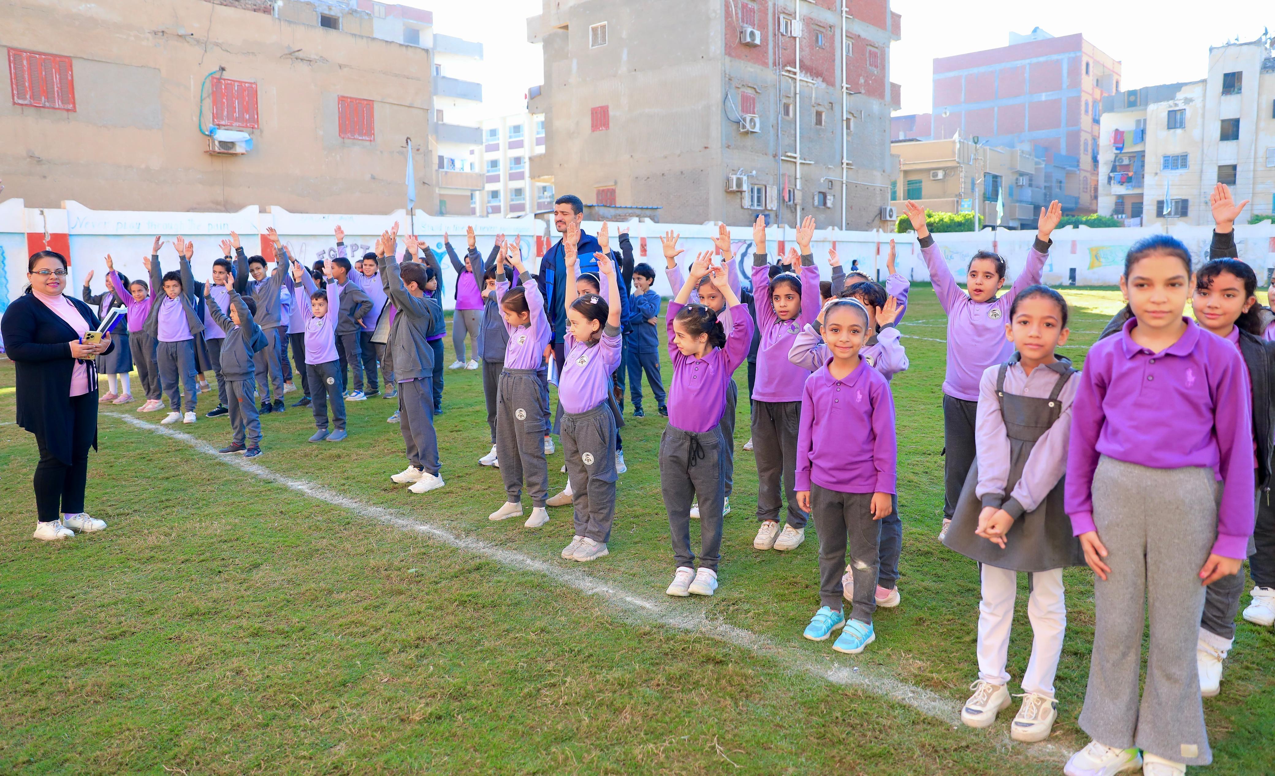 وزير التعليم يتفقد مدارس كفر الشيخ ويفحص الغياب وكتيبات التقييمات