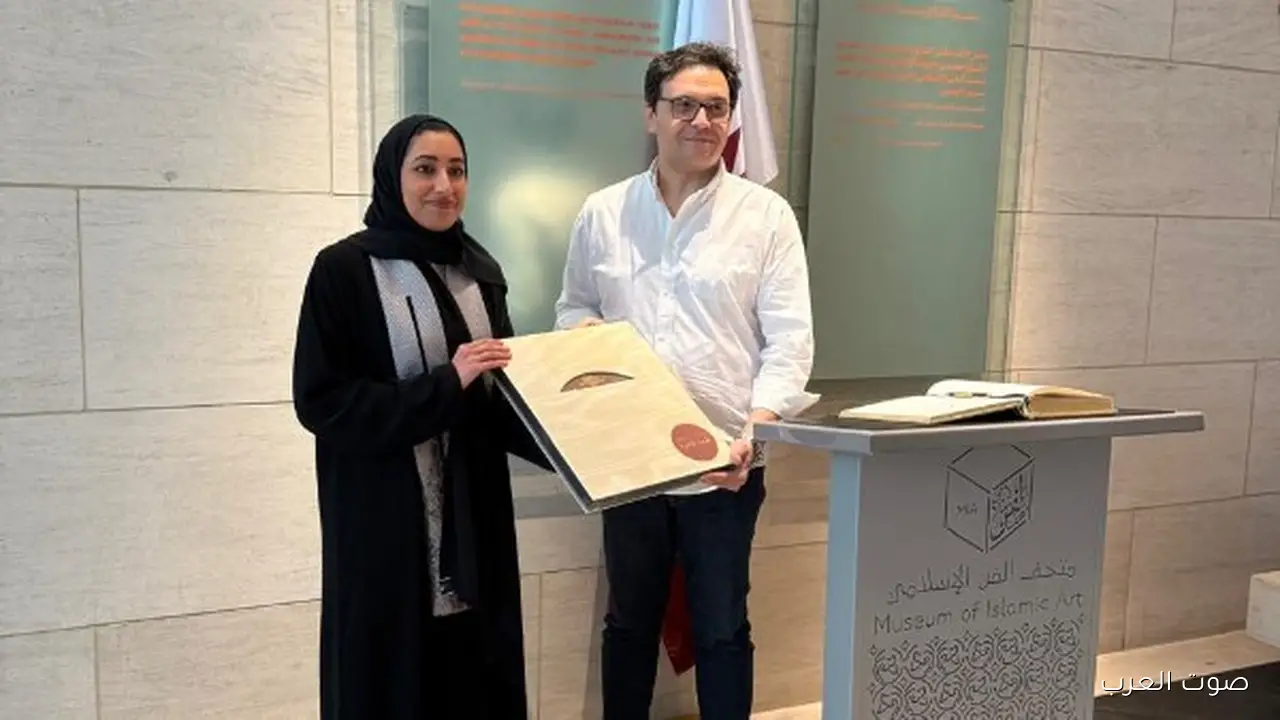 وزير الثقافة يتفقد متحف الفن الإسلامي في الدوحة