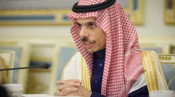 وزير الخارجية السعودي يوصل جوهانسبرج عشان يقود وفد المملكة في