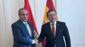 وزير الخارجية يتكلم مع نظيره الإسباني عن تقوية العلاقات بين