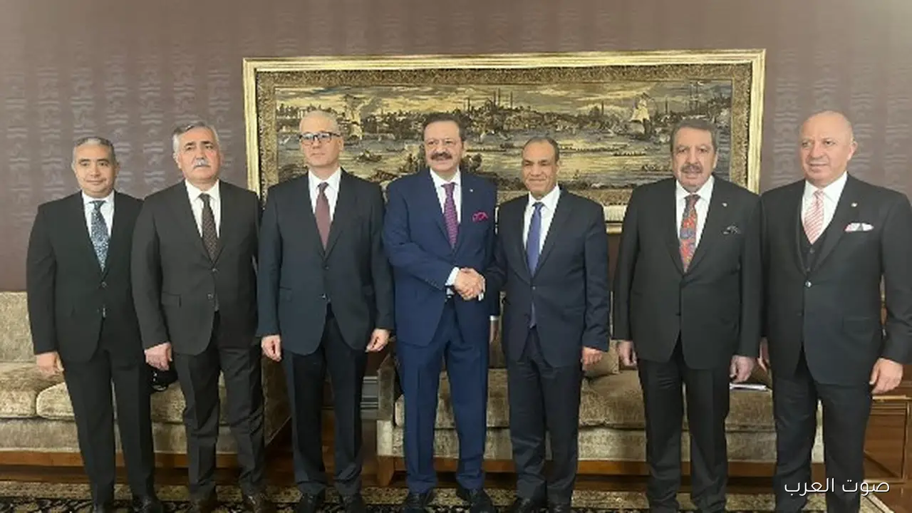 وزير الخارجية يروح مقر اتحاد الغرف والبورصات التركية في أنقرة