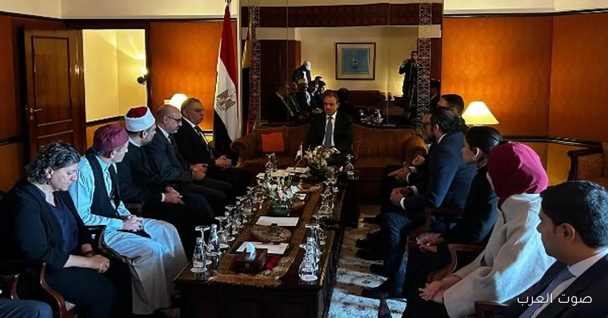 وزير الخارجية يقابل المصريين المقيمين في إسلام آباد 2 وزير الخارجية يقابل المصريين المقيمين في إسلام آباد