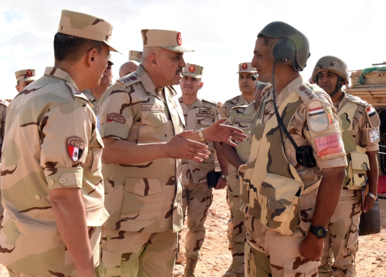 وزير الدفاع الجيش عنده أنظمة قتالية حديثة تحمي البلد