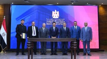 وزير الرياضة يحضر احتفالية توقيع عقد تطوير فندق مركز الابتكار