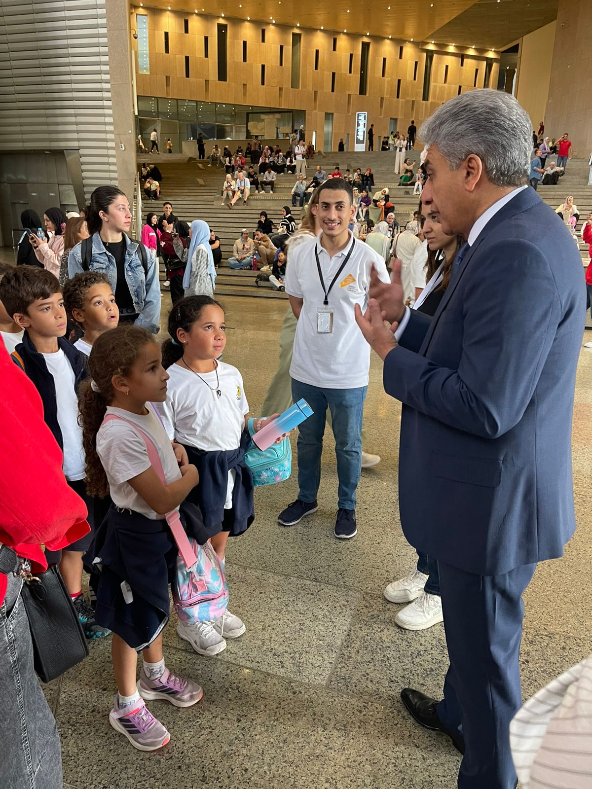 وزير السياحة والآثار يشيد بتنظيم الرحلات المدرسية في المتحف المصري