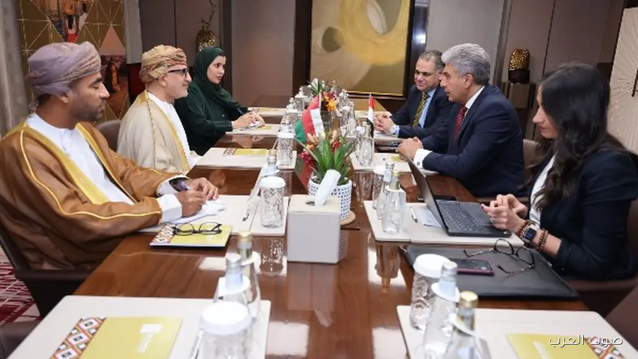 وزير السياحة والآثار يقابل وزير السياحة والتراث في عُمان