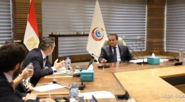 وزير الصحة يناقش مع وفد البنك الأوروبي تطوير المستشفيات والمراكز