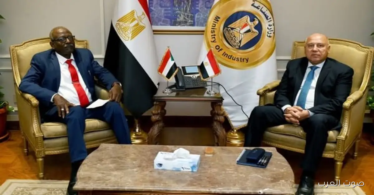 وزير الصناعة يناقش مع وزير البنية التحتية السوداني طرق تعزيز التعاون