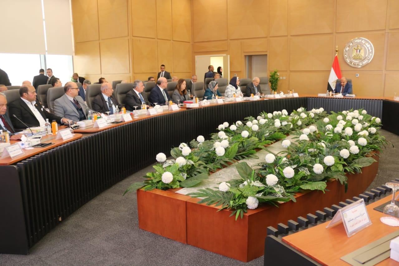 وزير الكهرباء يترأس الجمعية العامة للمصرية لنقل الكهرباء بحضور وزيرة