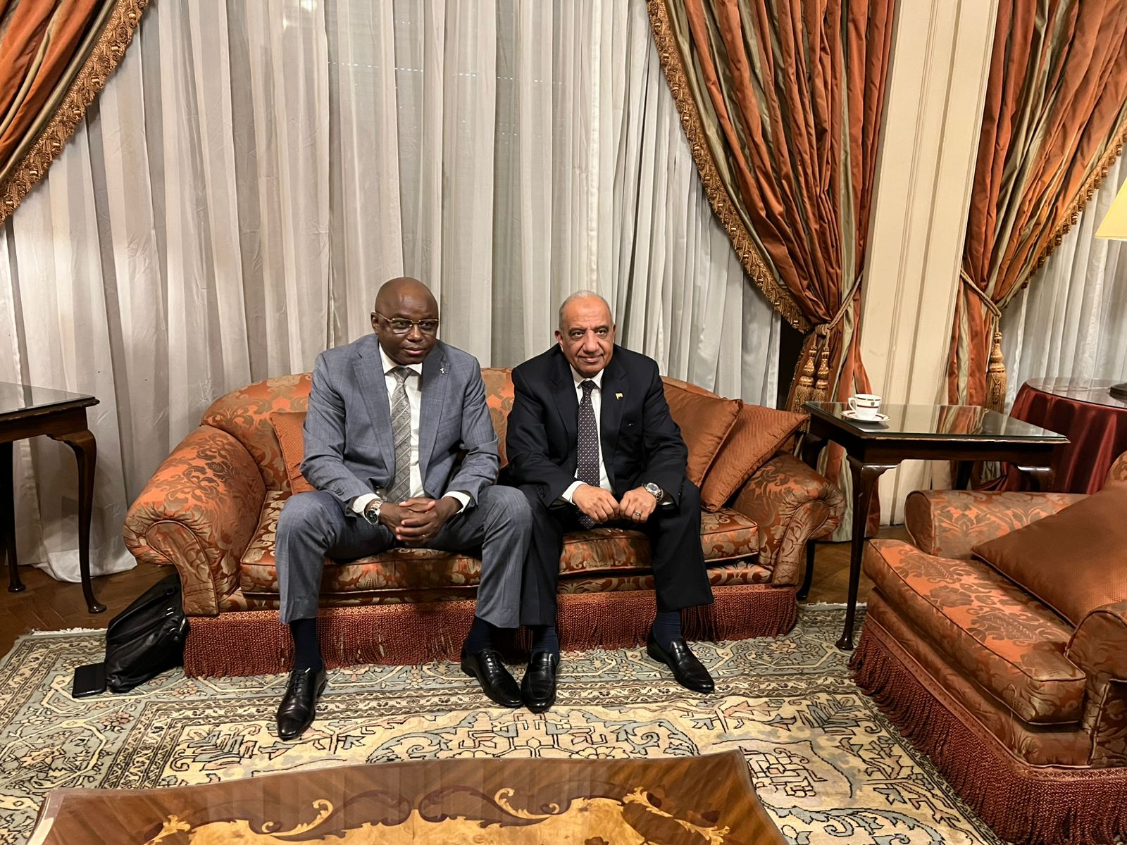 وزير الكهرباء يتكلم مع وزير الكهرباء التشادي عن تطوير التدريب