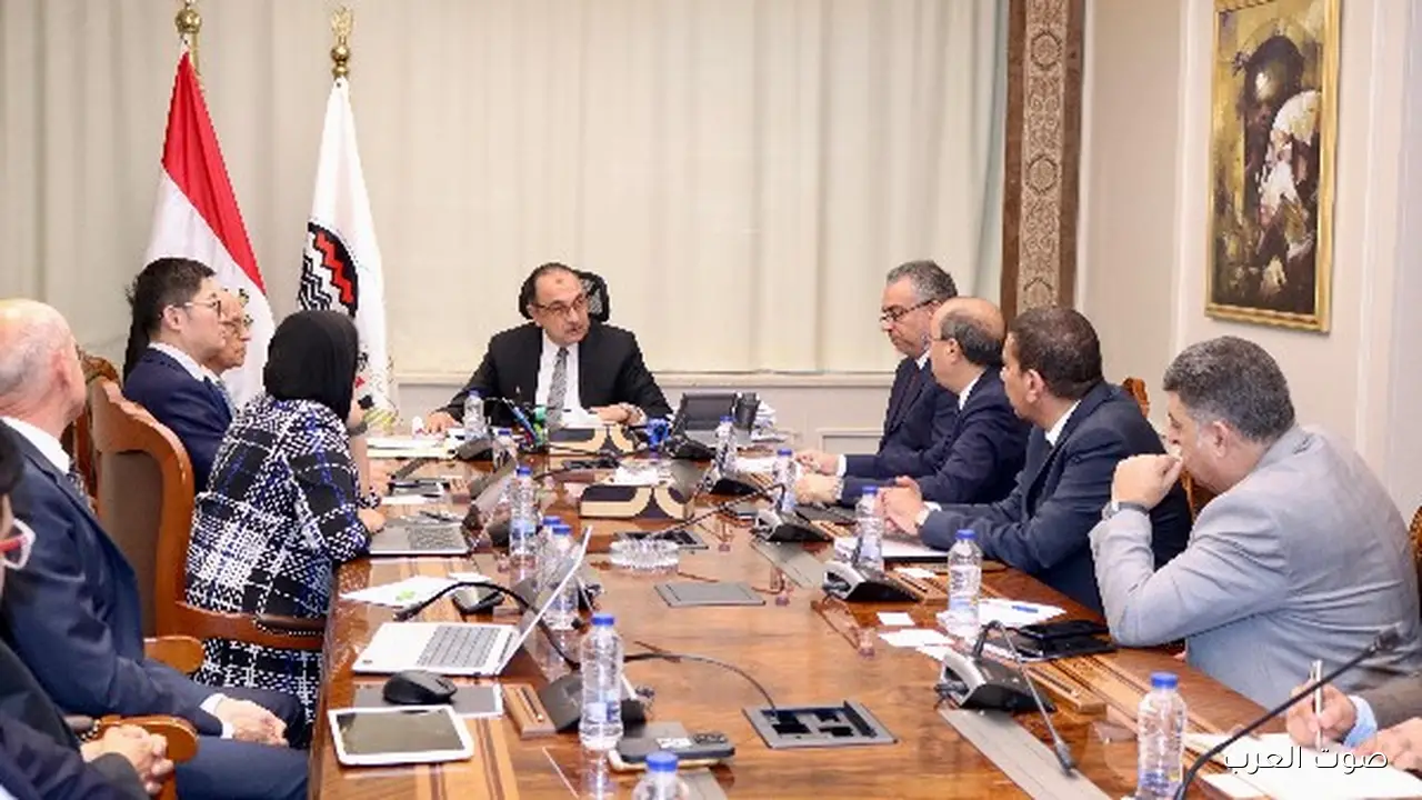 وزير قطاع الأعمال يتابع جديد مشروع الأمونيا الخضراء في شركة